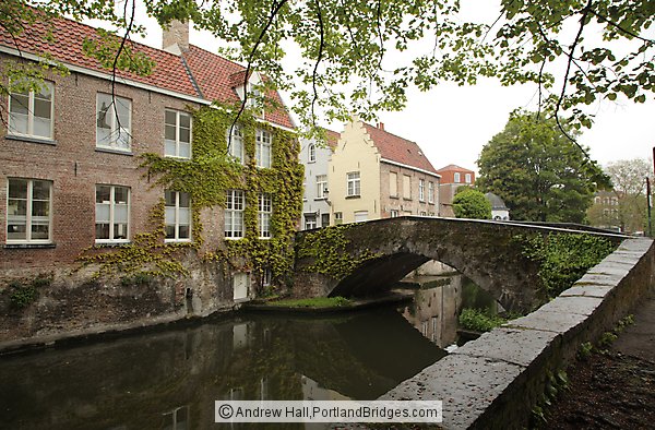Brugge Canal, Reflection