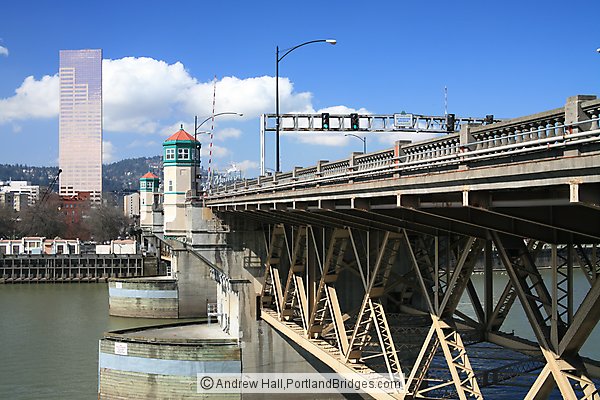 Burnside Bridge and US Bancorp Tower (Portland, Oregon)