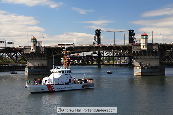 Burnside Bridge, USCGC Adelie (Portland, Oregon)