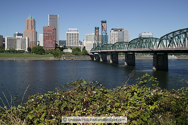 Hawthorne Bridge, Willamette River