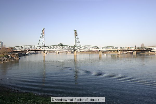 Hawthorne Bridge, Willamette River (Portland, Oregon)