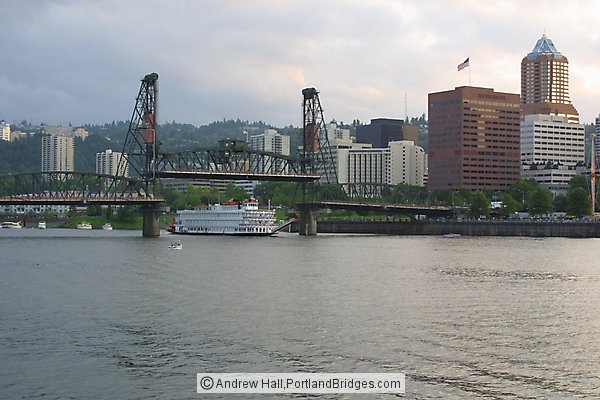 Queen Of The West, Willamette River, Hawthorne Bridge (Portland, Oregon)