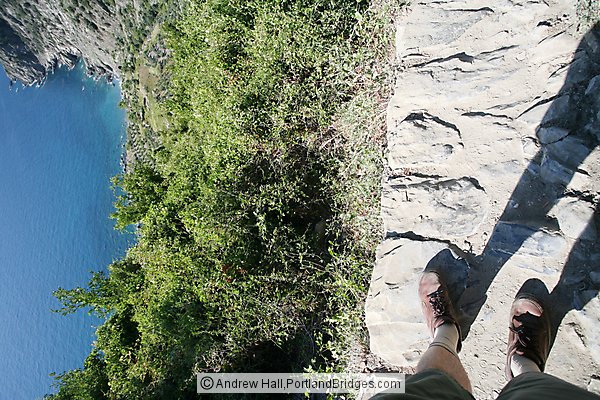 Cinque Terre: Photographer's Feet on the path between Corniglia and Vernazza
