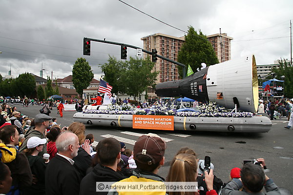 Evergreen Aviation and Space Museum Float, Grand Floral Parade 2008 (Portland, Oregon)