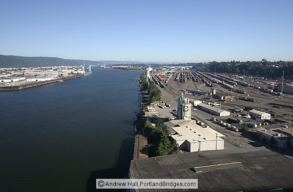 Willamette River, North, from Fremont Bridge (Portland, Oregon)