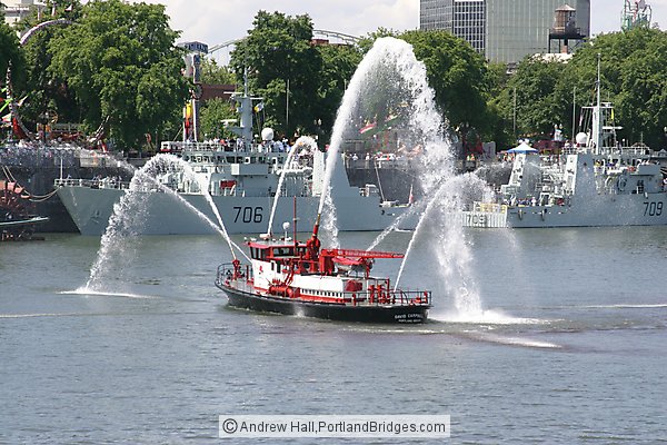 Fireboat, Willamette River, Fleet Week, Rose Festival 2005 (Portland, Oregon)