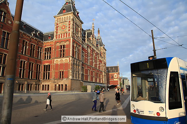 Amsterdam Centraal Station, Tram