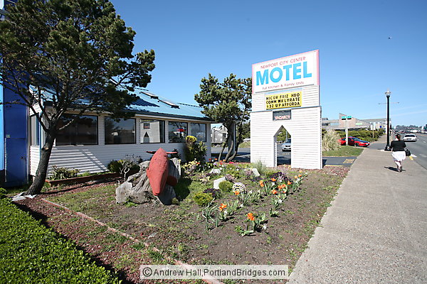 Downtown Newport, Oregon, Highway 101, City Center Motel