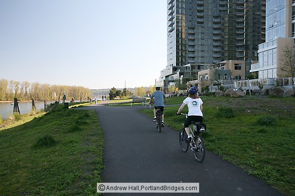 Bike/walking trail by Willamette River, South Waterfront