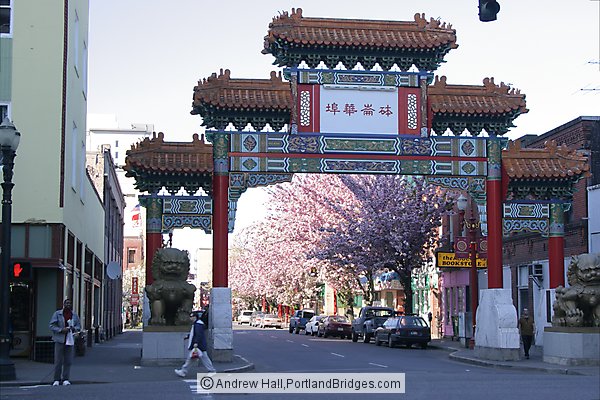 Portland Chinatown, Gate