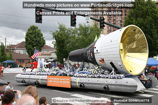 Evergreen Aviation and Space Museum Float, Grand Floral Parade 2008 (Portland, Oregon)