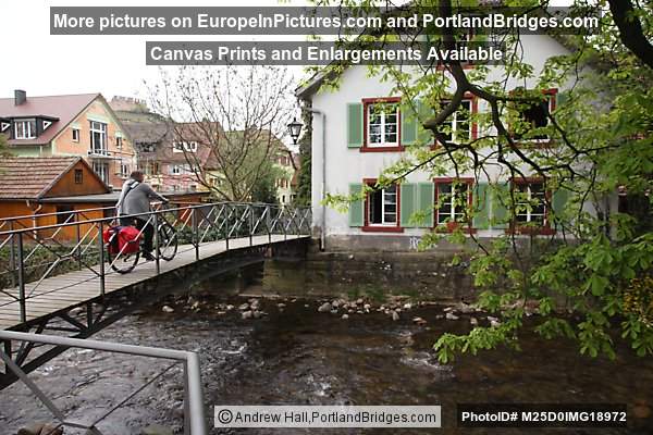 Staufen Bridge, Cyclist