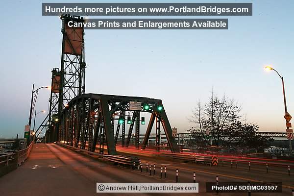 Hawthorne Bridge, Dusk, Car lights (Portland, Oregon)