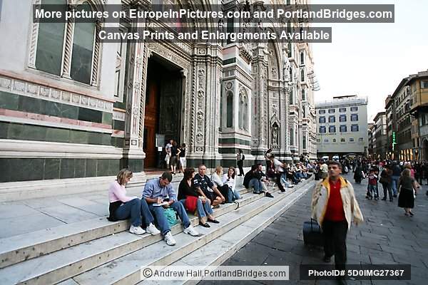 Tired tourists at the Duomo, Florence