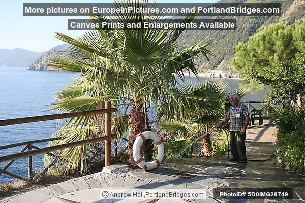 Cinque Terre: On the walk from Manarola to Corniglia