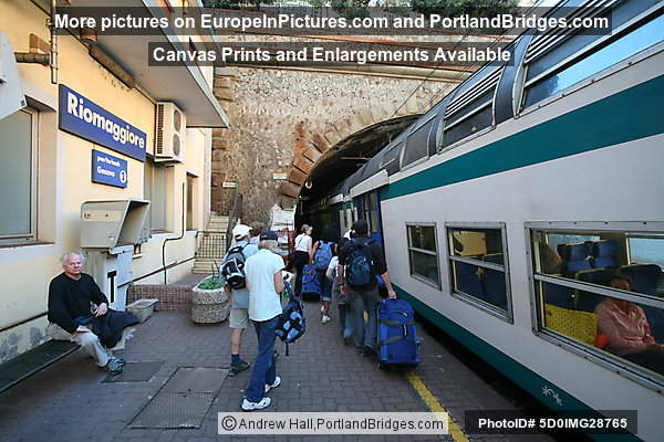 Cinque Terre: Riomaggiore Train Station