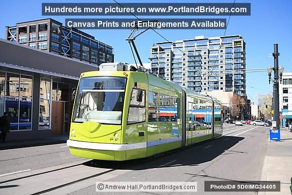 Portland Streetcar on SW 10th Avenue, Downtown