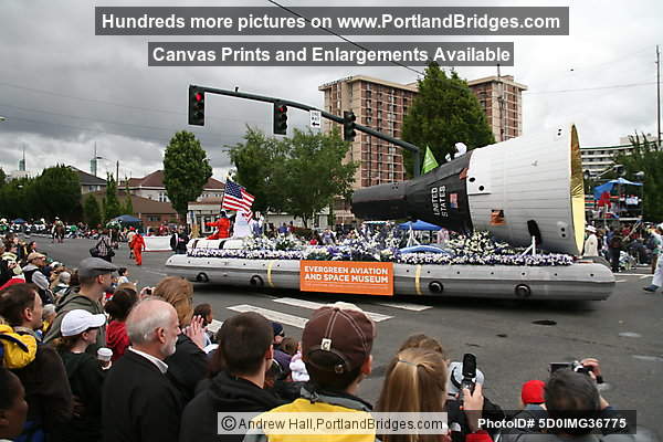 Evergreen Aviation and Space Museum Float, Grand Floral Parade 2008 (Portland, Oregon)