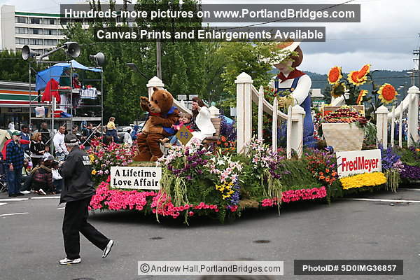 A Lifetime Love Affair (Fred Meyer Float), Rose Festival Grand Floral Parade 2008 (Portland, Oregon)