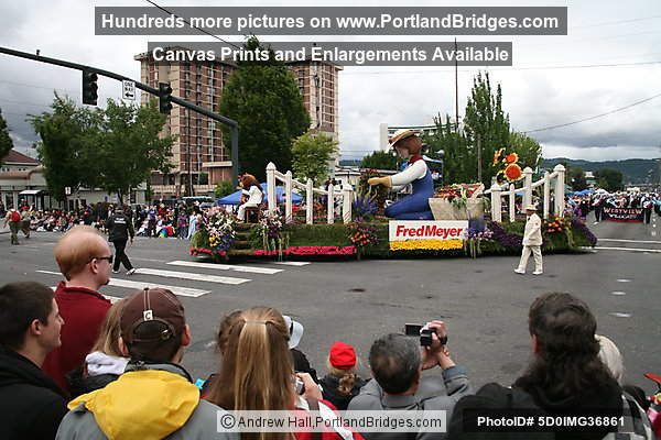 A Lifetime Love Affair (Fred Meyer Float), Rose Festival Grand Floral Parade 2008 (Portland, Oregon)