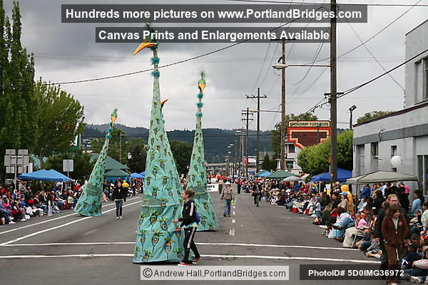 Michael Curry Peacock Puppets, 2008 Rose Festival Grand Floral Parade (Portland, Oregon)