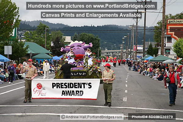 President's Award: Love is in the Air, Battleg Ground, WA, 2008 Rose Festival Grand Floral Parade (Portland, Oregon)