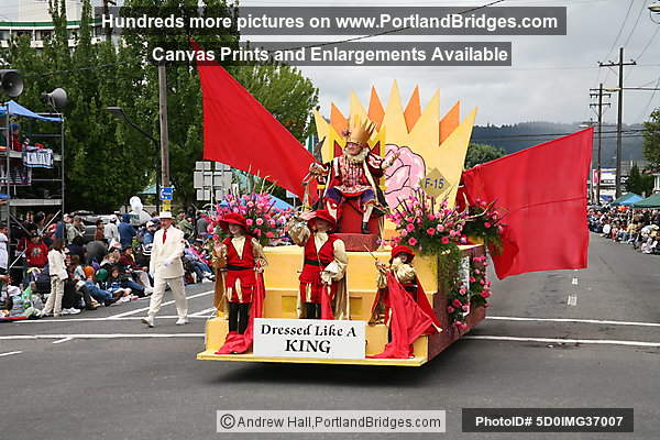 Dressed like a King: Exclusively Misook Float, 2008 Grand Floral Parade (Portland, Oregon)