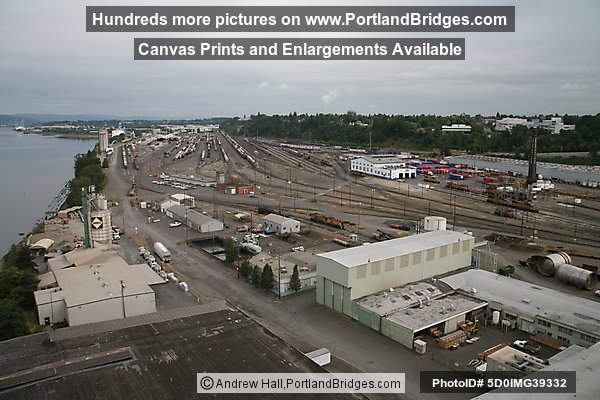 Union Pacific Railroad Depot, North Portland, Willamette River