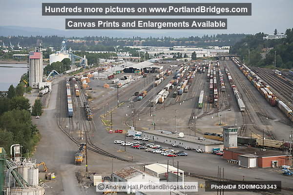Union Pacific Railroad Depot, North Portland, Willamette River