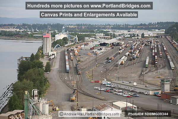 Union Pacific Railroad Depot, North Portland, Willamette River