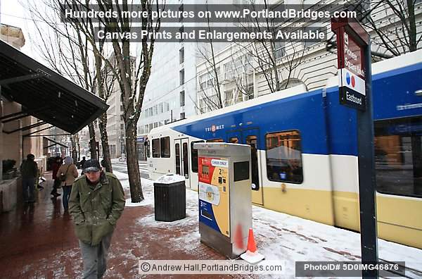 MAX at Pioneer Courthouse Square (Portland, Oregon)
