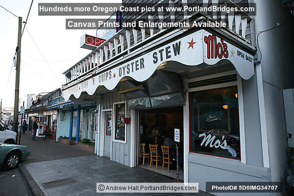 Mo's, Bayfront, Newport, Oregon