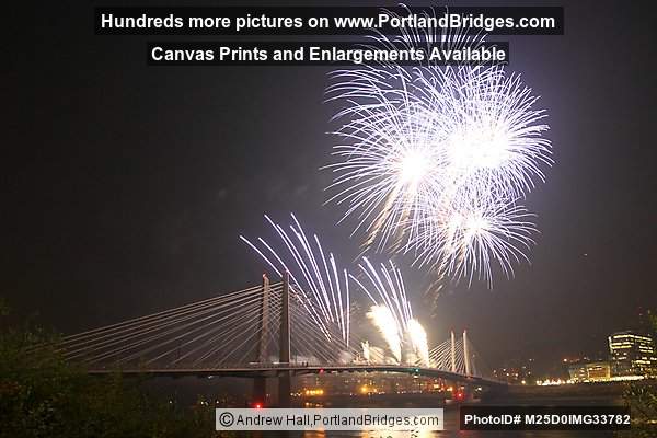 Tilikum Crossing, Fireworks (Portland, Oregon)