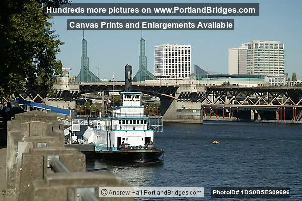 Maritime Museum on the Willamette River (Portland, Oregon)