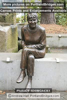 Vera Katz Statue, Portland