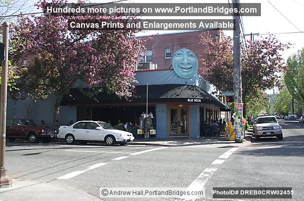 Northwest Portland, Blue Moon Tavern, NW 21st Avenue