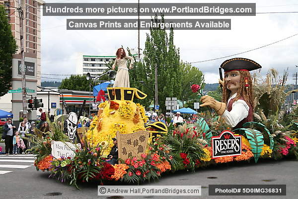 Pirate Float, Reser's Fine Foods, Rose Festival Grand Floral Parade 2008 (Portland, Oregon)