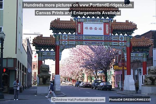Portland Chinatown, Gate