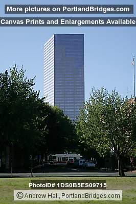 Tom McCall Waterfront Park, US Bancorp Tower (Portland, Oregon)